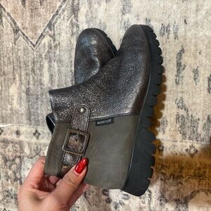 Mephisto leather metallic ankle boots size 6.5